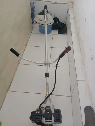 Roçadeira profissional Toyama