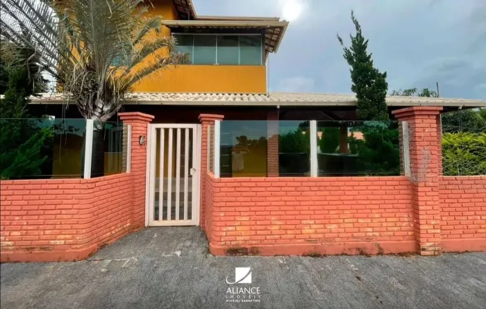Casa de alto padrão em condomínio fechado