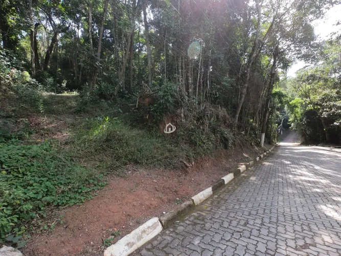 Terreno para venda dentro do condomínio EMBU COLONIAL, 2.5 km do centro.