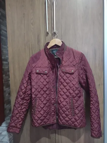 Jaqueta vinho +Blazer branco serve M