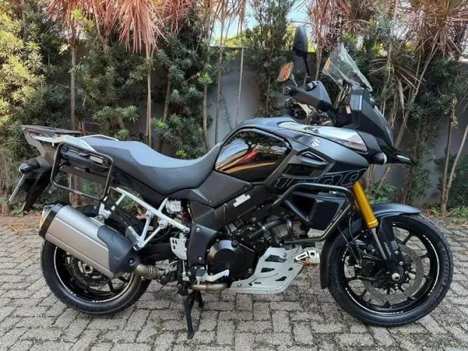 SUZUKI JTA-SUZUKVSTROM1000 A 2017