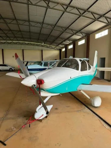Avião RV-10 modelo 2011