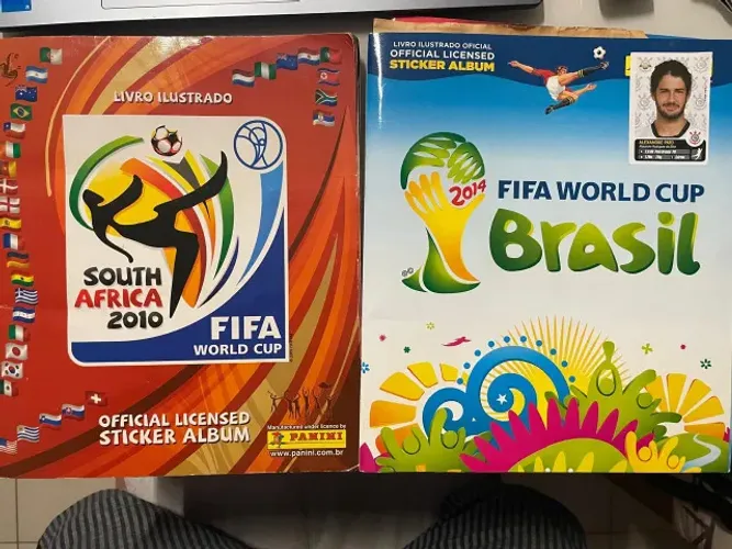 Albuns da Copa do Mundo COMPLETOS de 2010 (inclui o Encarte Especial) e 2014 + 2002 (70%)
