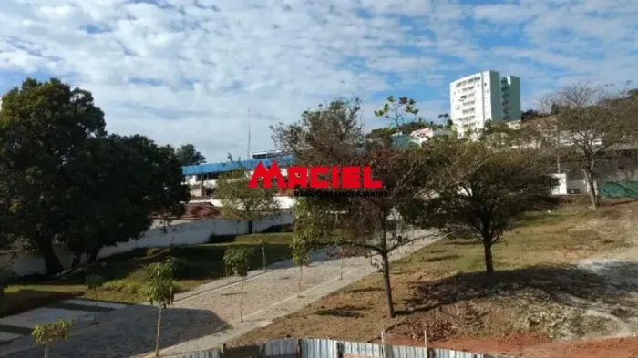 BELO SOBRADO CONDOMÍNIO FECHADO - 80M² - 3 DORMITÓRIOS SENDO 1 SUITE