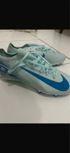 Chuteira mercurial nova sem uso!