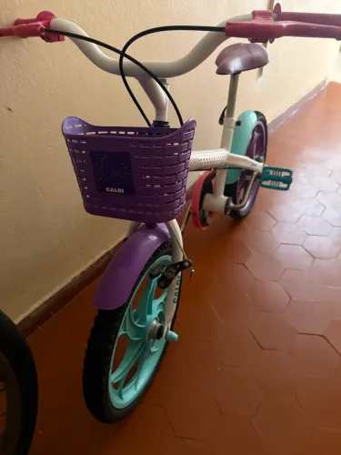 Bicicleta infantil Caloi menina RS 400,00 reias 