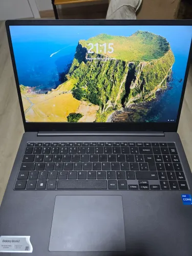 Galaxy Book 2 - i5-1235u (32gb RAM)
