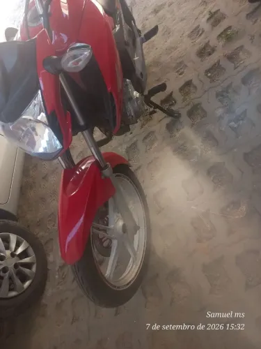 Vende-se e análiso troca em moto de menor valor e carro do agrado.