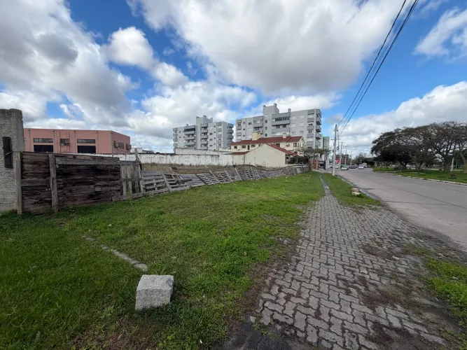 Terreno à venda na Av. JK, Areal - 1.771 m² de área total, sendo 36m de frente e excelente