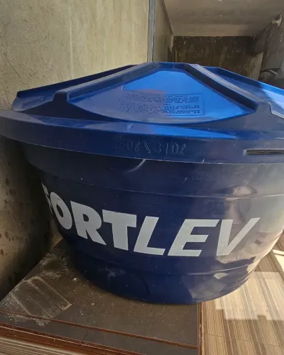 01 caixa dagua FORTLEV 250L usada