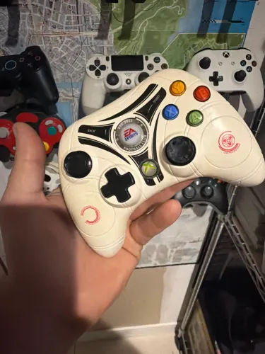 Controle raro edição especial EA x box 360 vendo e troco