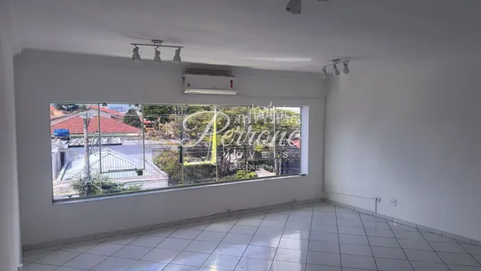 Sala Comercial para Locação na Rua Biguaçú 90 m², Próxima ao Metrô e Principais Vias