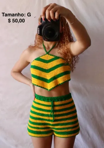 Cropped, blusinha e short em crochê