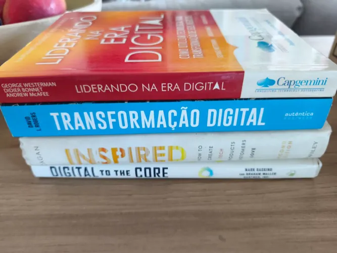 Lote de livros técnicos sobre produtos digitais, transformação digital e gestão 