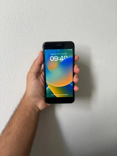 iPhone 8 Plus na cor Preto Espacial com a super capacidade de 256GB.