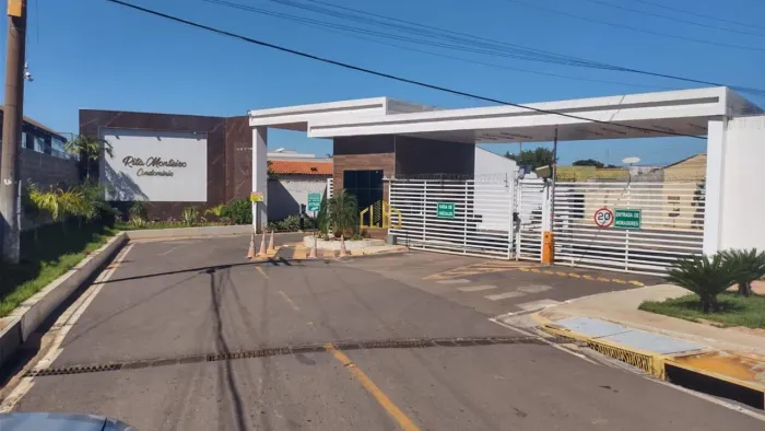 CASA TERREA Á VENDA CONDOMINIO FECHADO 02 QUARTOS
