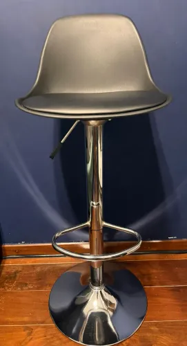 Banqueta Evolux em perfeito estado!