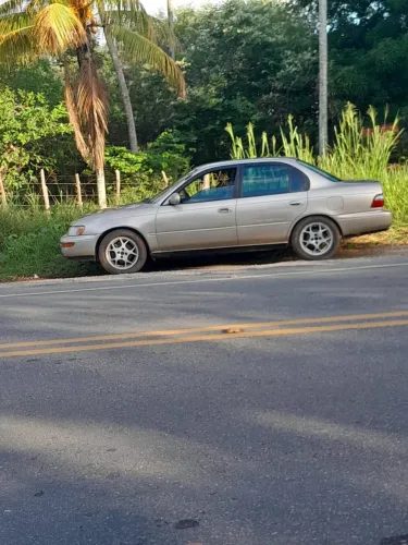 Toyota Corolla LE 1.8 1996