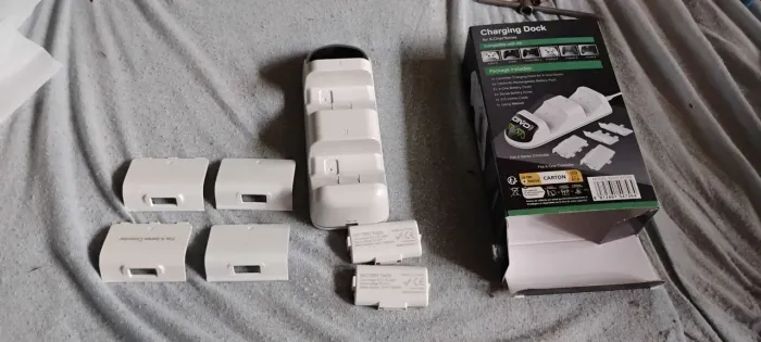 Base Carregador Dock Duplo + 2 Baterias Recarregáveis para Controle Xbox One S/X