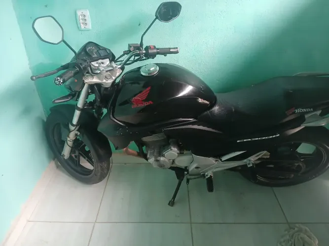 Cb 300 a venda