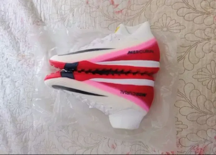 Chuteira Nike society 