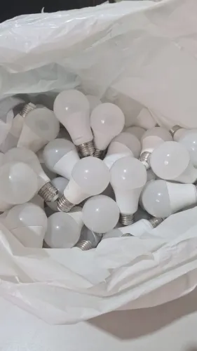 Kit com 200 Lâmpadas LED bulbo 15W, 6500K (branco frio).