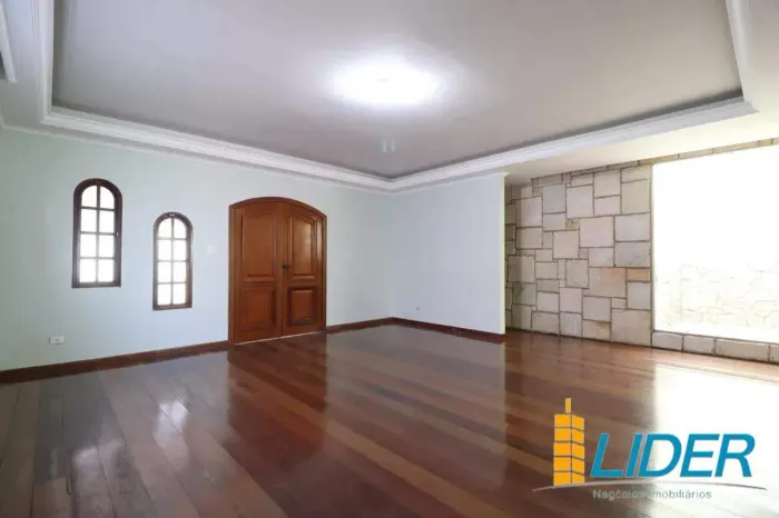 CASA BEM ESPAÇOSA NO MARTA HELENA