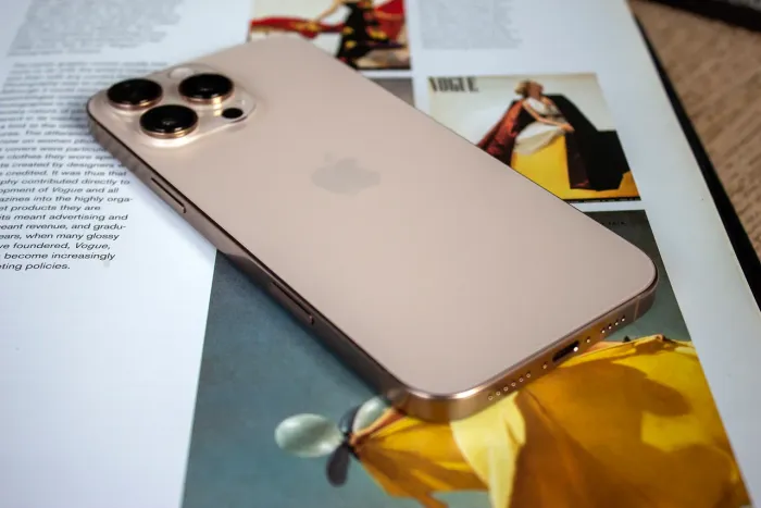 Urgente, vendo IPhone 16 pro 128, Desert, único dono e nunca aberto.
