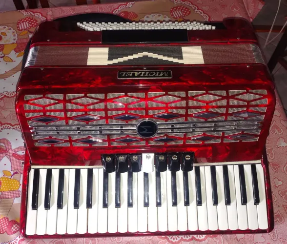 Acordeon/Sanfona 120 baixos