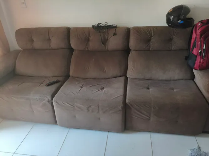 Vende se sofá retrátil 03 lugares, medindo 2.90