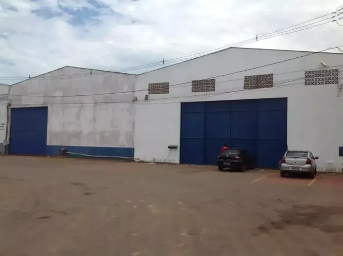 COMPLEXO DE GALPÕES COM METRAGEM 600M², PRÓXIMO A ENTRADA DA CIDADE, COM PÁTIO AMPLO, SEGU