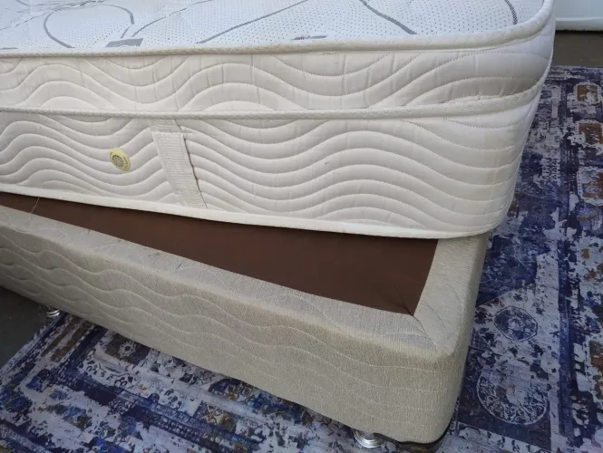 Cama box mais colchão Queen higienizada hoje super confortável