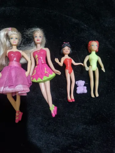 Lote de mini bonecas