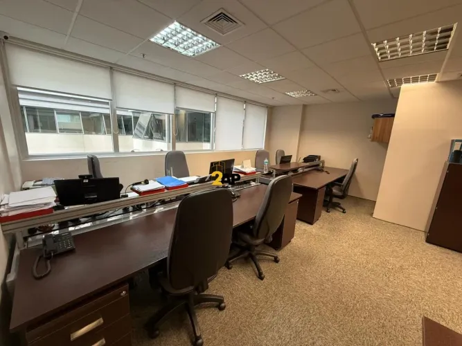 Excelente oportunidade: Sala comercial à venda na Vila Andrade, São Paulo-SP, com 3 salas,