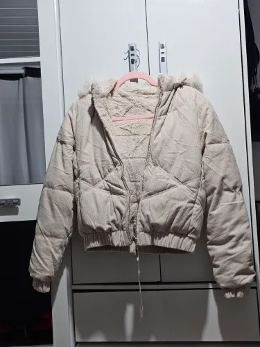Jaqueta puffer dupla face peluciada