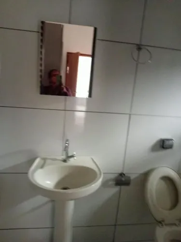 Alugo casa 700 