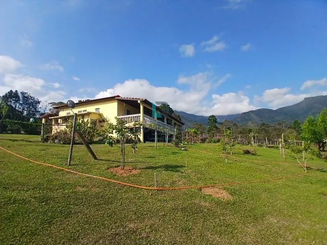 CHÁCARA COM POMAR E VISTA PARA O PICO DE ITATIAIA-RJ