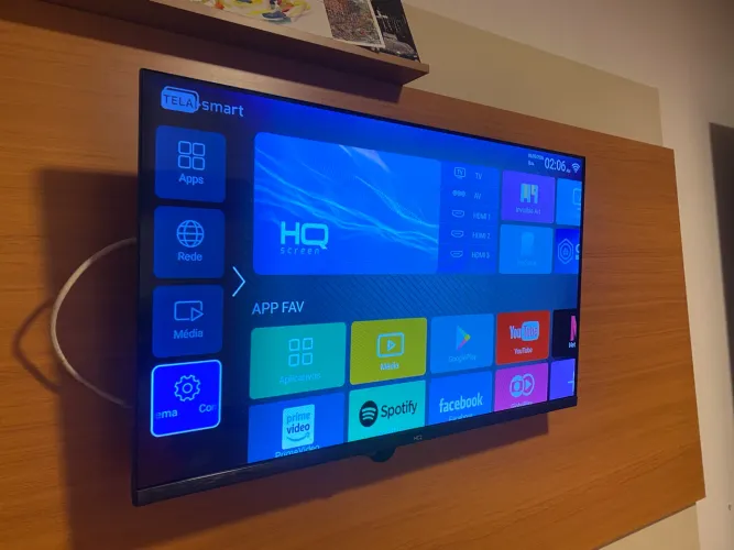 Smart TV 32" em perfeito estado, marca HQ