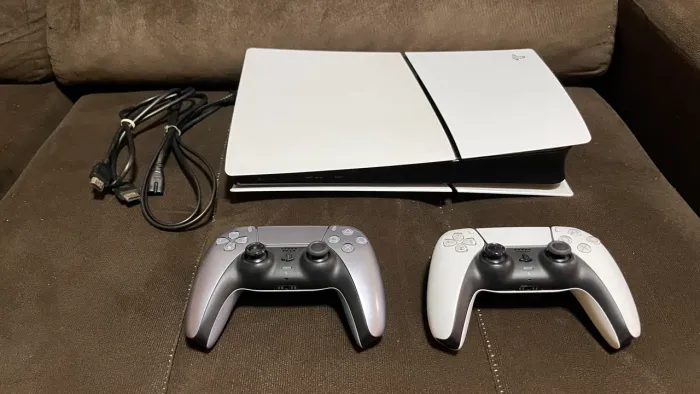 - PlayStation5 modelo Slim 2manetes