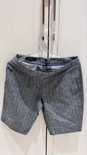Shorts de alfaiataria Cori feminino tamanho 38. Cinza com risco giz.