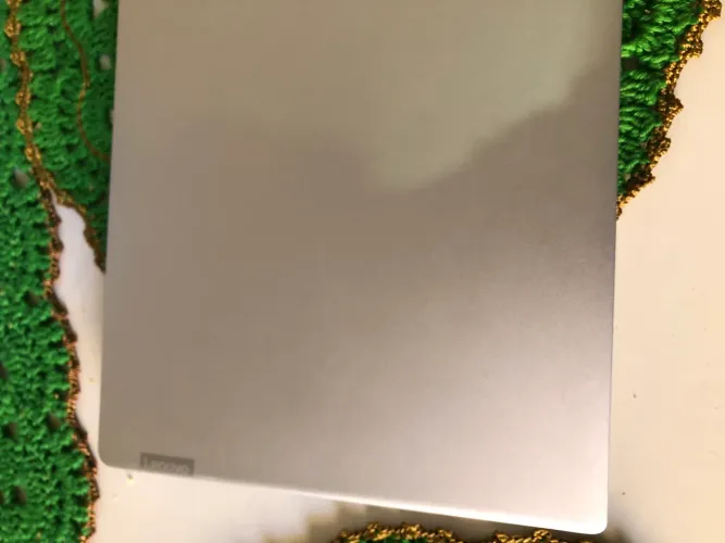Lenovo notebook, oito giga de memória rã. 1700 no Pix e. Aceito troca em iPhone ou iPad.