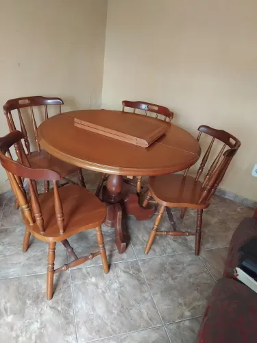 Mesa com 4 cadeiras