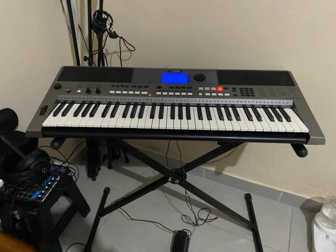 Teclado Yamaha PSR-E443 - Excelente Estado