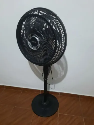Ventilador de Coluna Arno (Para Conserto ou Retirada de Peças)