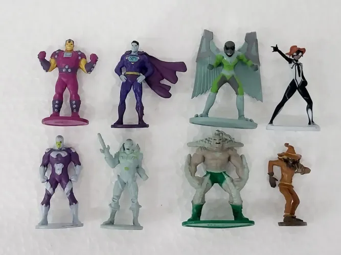 8 bonecos DC Comics