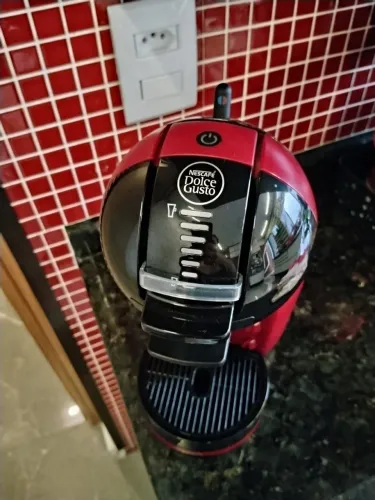 Cafeteira Dolce Gusto vermelho 110v