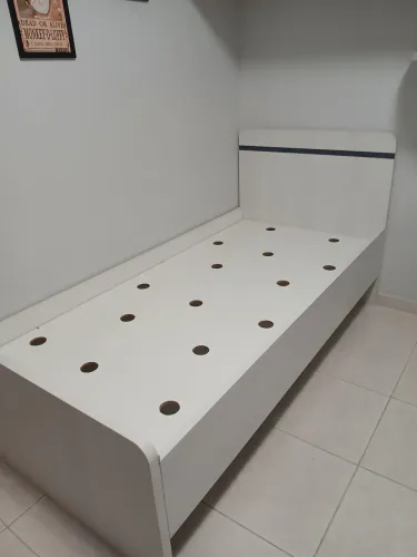 Cama solteiro em MDF