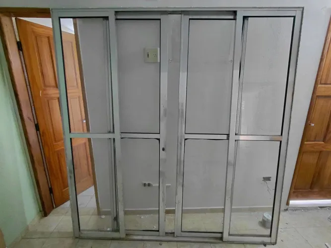 Porta em alumínio com vidro