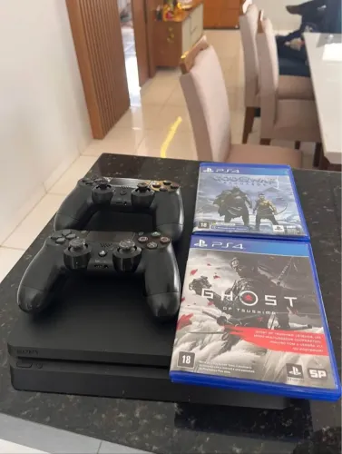 Ps4, 2 controles, mais jogos