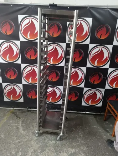 Carrinho 41x48x1,75 todo no aço inox marca MACOM usado rodízio funcionando perfeitamente